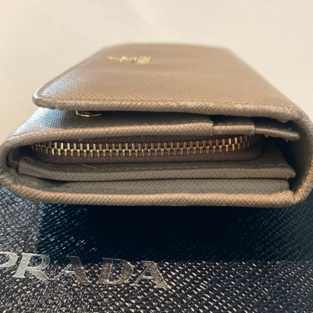 Prada Wallet - Picture 2 of 4